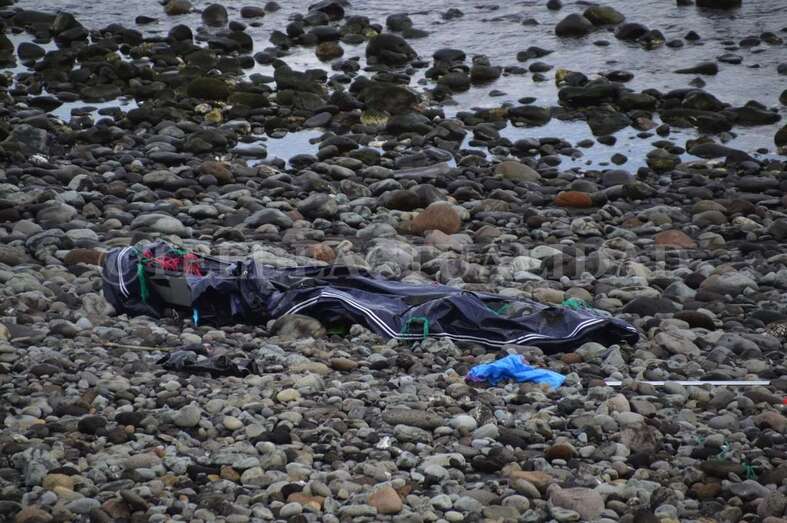 La embarcación, tipo zódiac, arribó esta pasada madrugada a la playa de Bocabarranco (Foto TA)
